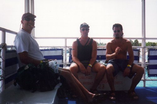 tour to isla de mujeres - men smokin