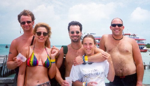 tour to isla de mujeres - on the pier