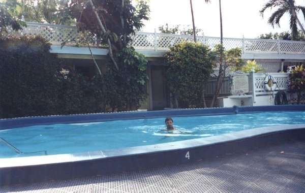 key lodge hotel, courtyard pool