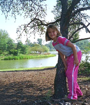 elaine with swans at chicago botanic garden