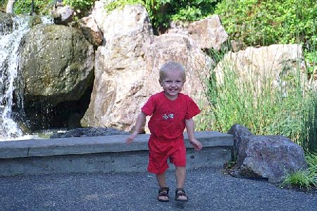 kane running from stroller at botanic garden