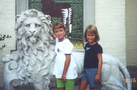 elaine & grace, brookfield zoo - aug 2000