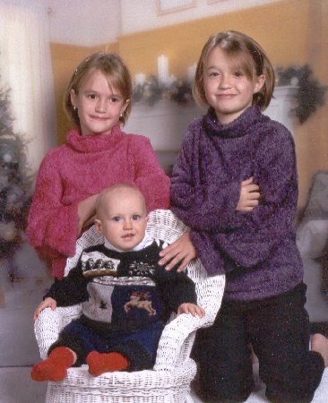 christmas 2001 photo<BR>2001 elaine (9), grace (7) and kane (1)